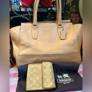 LV wallet and leather coach hand bag 4 piece designer bundle in shopping bag!